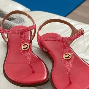 MK size 7 sandal